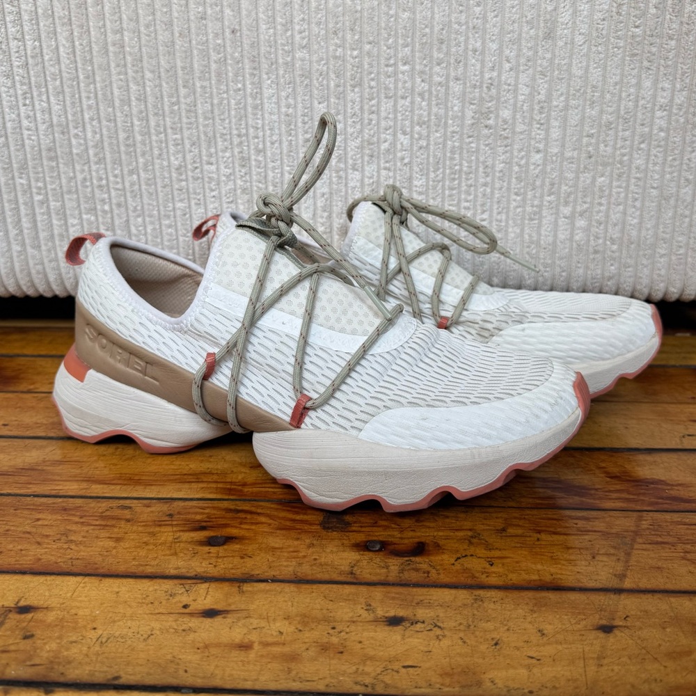 sorel wrap around sneaker
